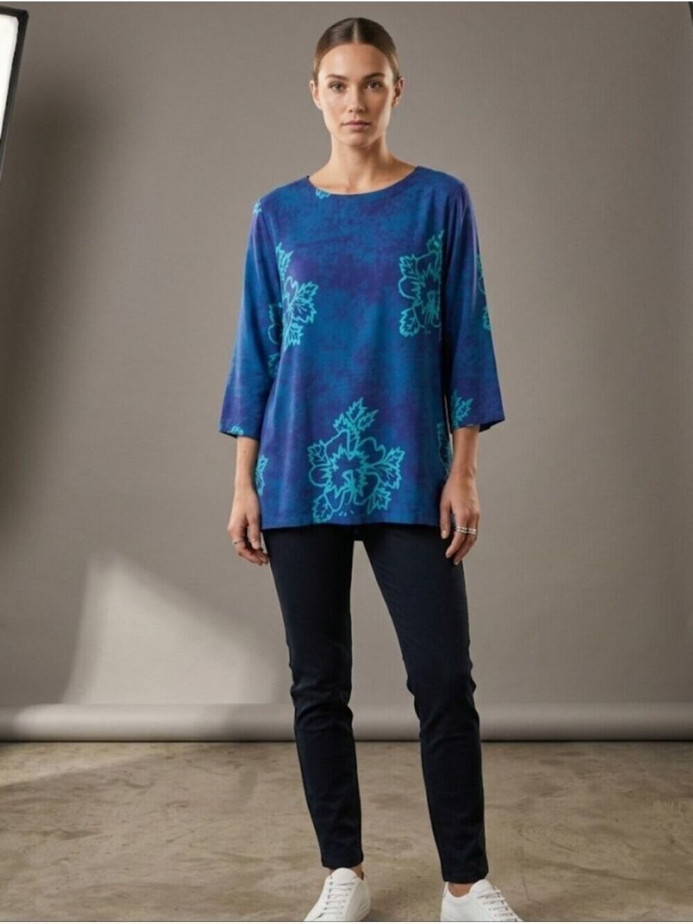 Peppermint Bay Navy and Turquoise Floral 3/4 Sleeve Tunic Size Medium